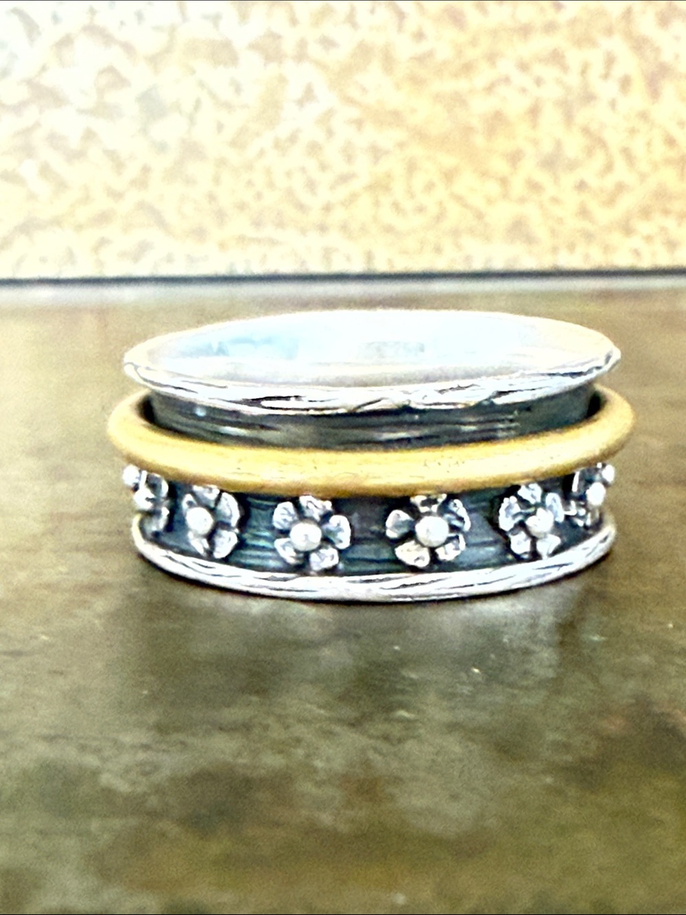 Unisex “Circle of flowers” spinner ring. New with tags from Sundance.